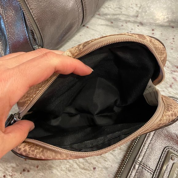 B. Makowsky Silver Leather Handbag Set - Picture 3 of 7